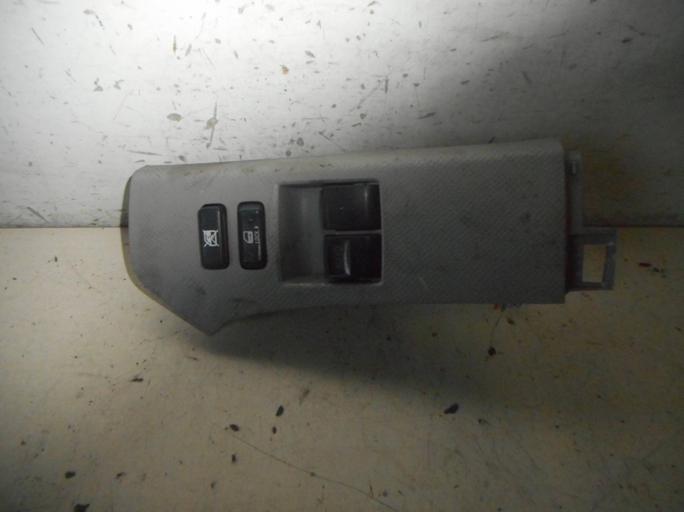 Interruttore alzacristalli porta ant.